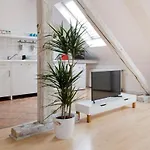 Bright Loft Next To The Ruin Pubs Free Airconditioner Free Coffee For Long Therm Budapest