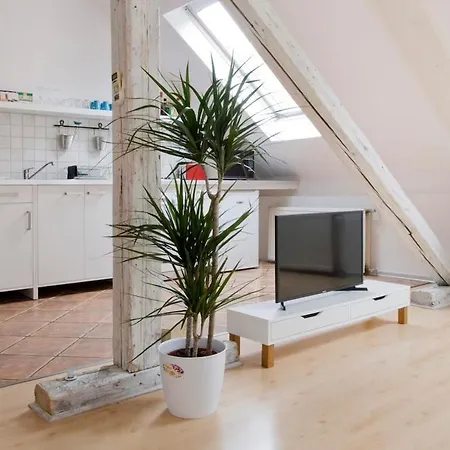 Bright Loft Next To The Ruin Pubs Free Airconditioner Free Coffee For Long Therm Budapest
