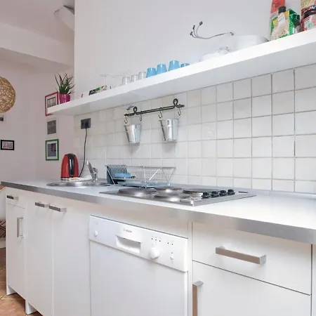 Bright Loft Next To The Ruin Pubs Free Airconditioner Free Coffee