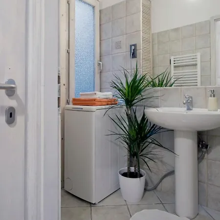 Bright Loft Next To The Ruin Pubs Free Airconditioner Free Coffee *