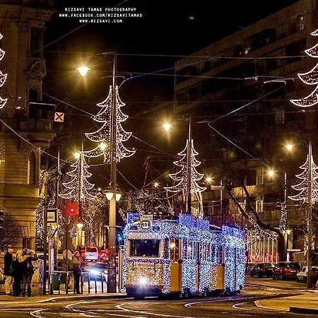 Bright Loft Next To The Ruin Pubs Free Airconditioner Free Coffee