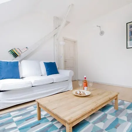 Apartmán Bright Loft Next To The Ruin Pubs Free Airconditioner Free Coffee For Long Therm